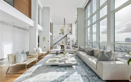 Condo In Financial District