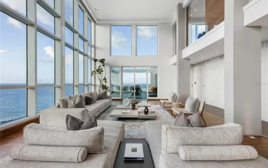 Condo In Financial District