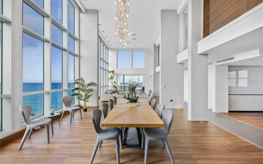 Condo In Financial District