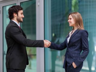 Musteriyle-İlk-Temas-Dogru-Soruyu-Sormanin-Gucu-photo